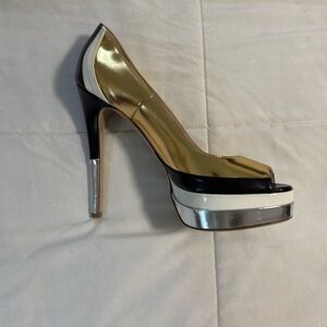 NIB RUTHIE DAVIS GOLD , SILVER, BLACK, WHITE PLATFORM HEELS